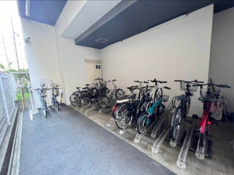 ヴィータローザ横浜吉野町6階 駐輪場