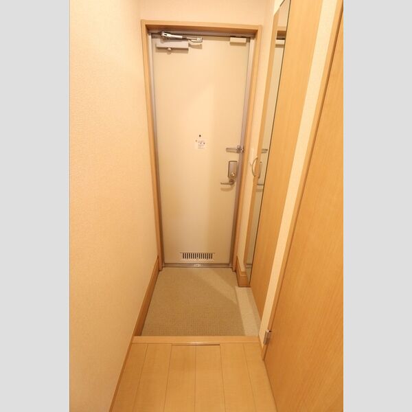 メルヴェーユ三郷中央　B105号室 玄関