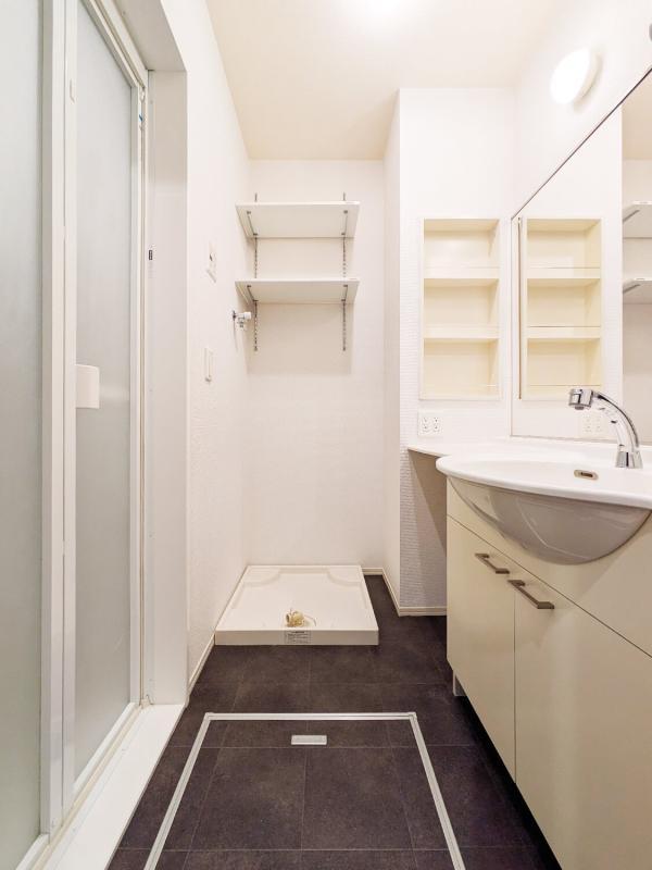 シャルマンハイム1階 収納