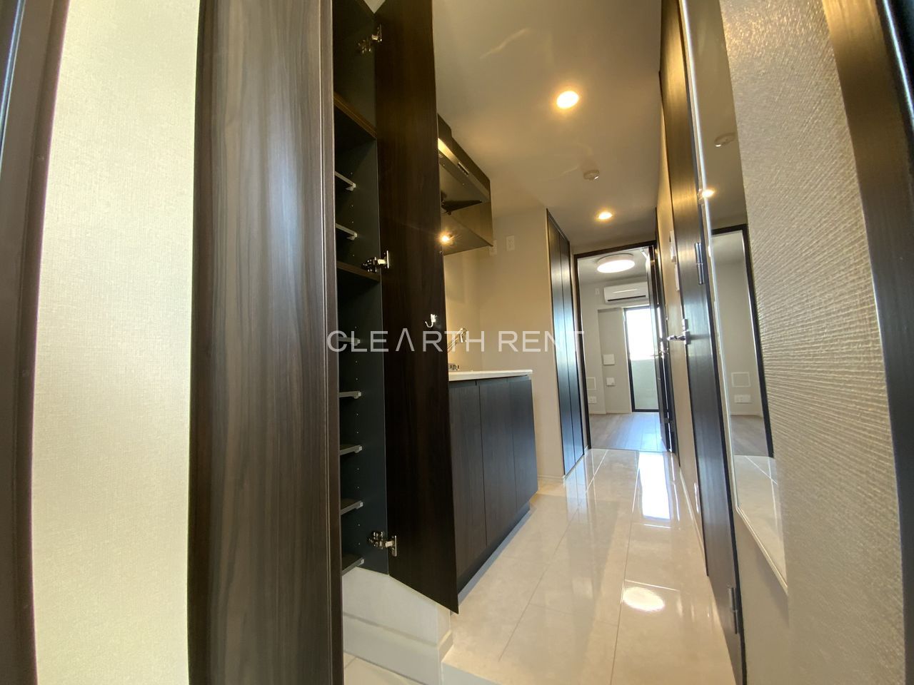 コンシェリア横濱元町 ＴＨＥ ＲＥＳＩＤＥＮＣＥ 姿見ミラー・人感センサー対応ライト付き玄関