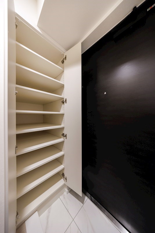 ドゥーエ西馬込Ⅱ3階 収納