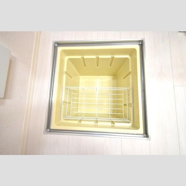 プレミアムコート　C101号室 床下収納