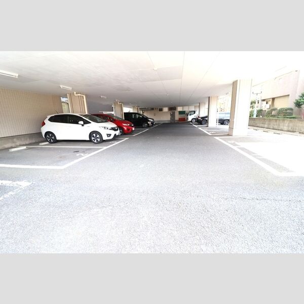 山善ビル304号室 駐車場