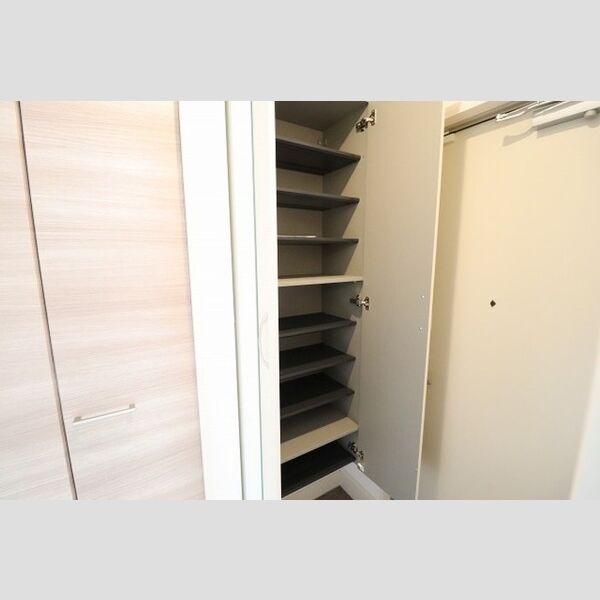 セジュールY&Y102号室 シューズボックス