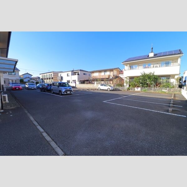 ジュネスハイム吉田 駐車場