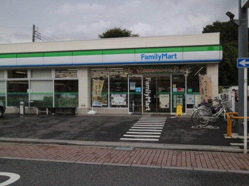 センチュリー西久保 【コンビニエンスストア】ファミリーマート 内田西久保二丁目店まで511ｍ