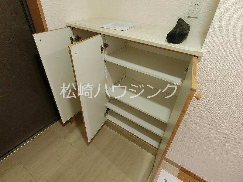 ディアクオーレ中野文園 玄関