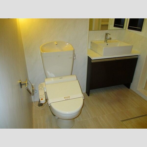 comorebi201号室 温水洗浄暖房便座