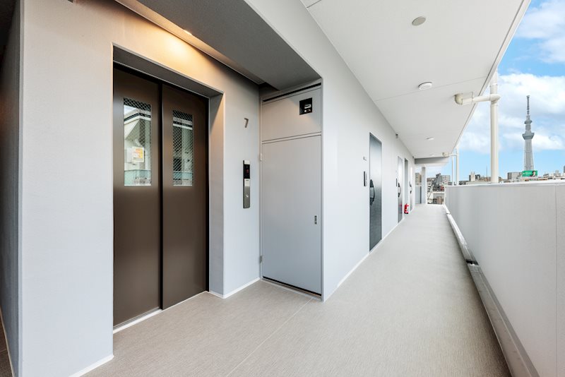 ドゥーエ菊川6階 共用廊下