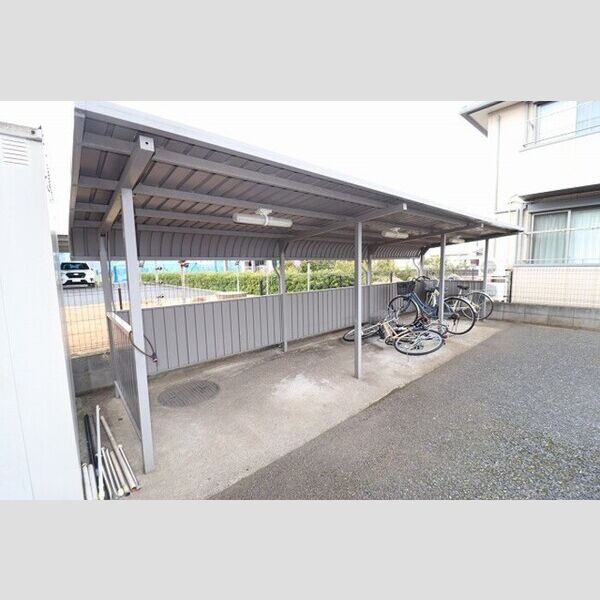 ロイヤルコート 駐輪場