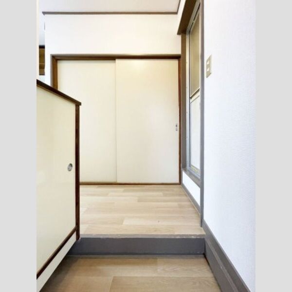 第8正栄ハイツA201号室 玄関