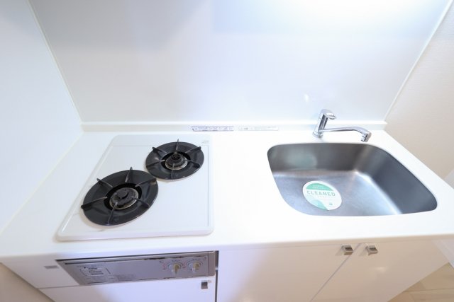 ガリシア新宿WEST システムキッチン（2口ガスコンロ）