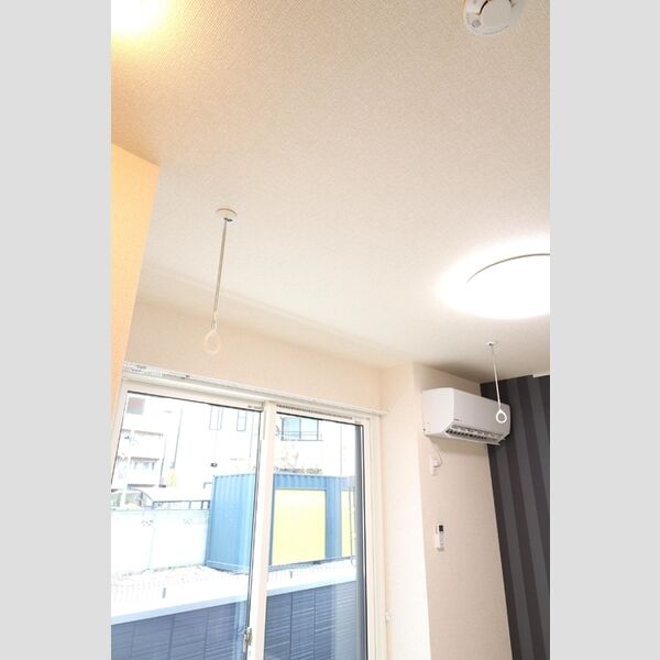 RENOM101号室 テラス側の室内物干