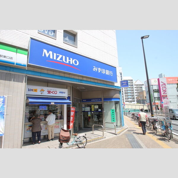 petit trou201号室 みずほ銀行足立支店(約600m)