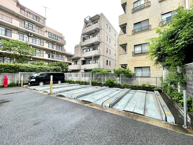 レジディア用賀2階 駐車場