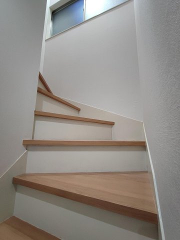 岩槻区東町1丁目 戸建 階段