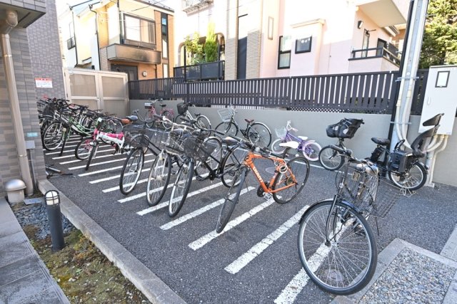 ルーブル中野白鷺4階 駐輪場