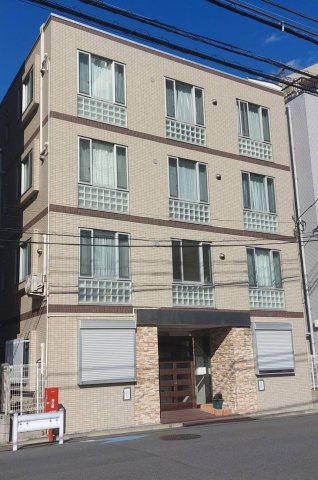 メリス千鳥町302号室 前個室南向きの建物です