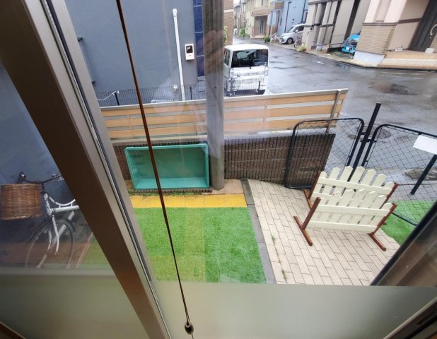 羽村市神明台戸建 専用庭付、左側には物置もあります。
