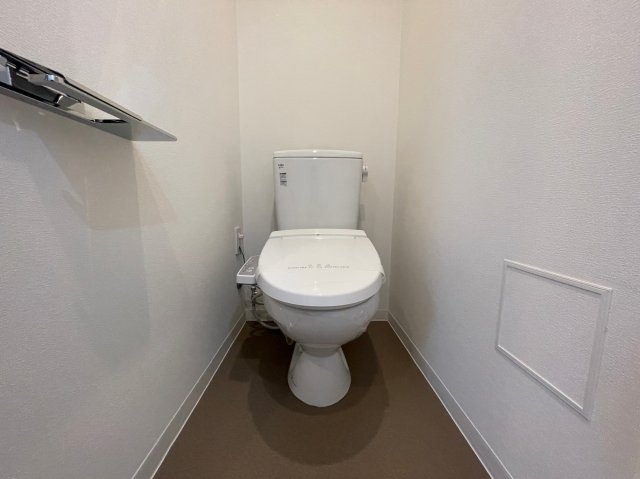 アジールコート池上305号室 トイレ