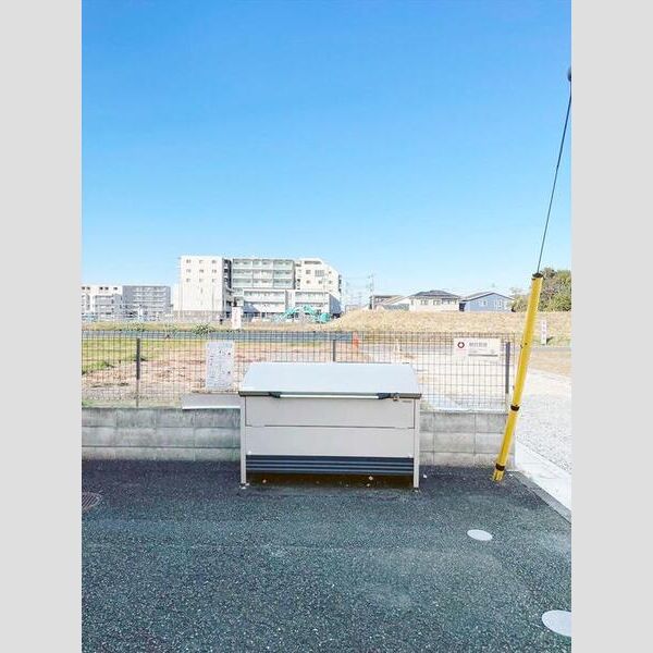 クレセントハイム203号室 ゴミストッカー