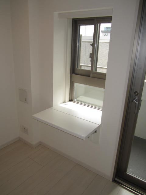 グランド・ガーラ横濱元町10階 PCカウンター付き窓