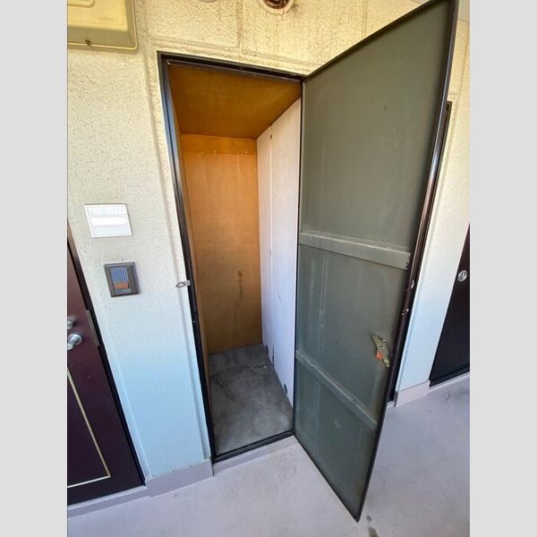 豊田マンション201号室 ★玄関横物入★