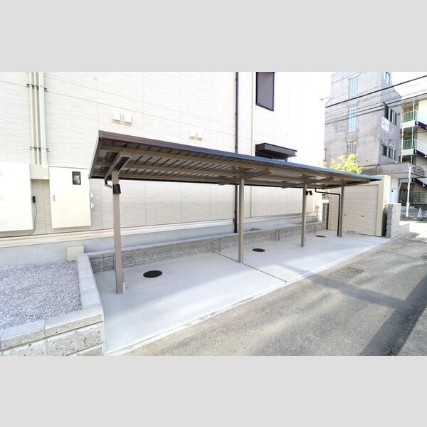 ミレニアセジュール熊谷301号室 駐輪場