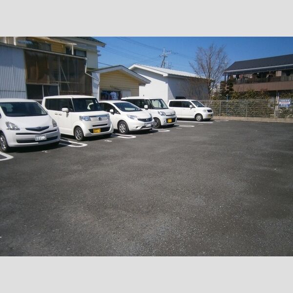 サンヴィレッジ中河原303号室 駐車場