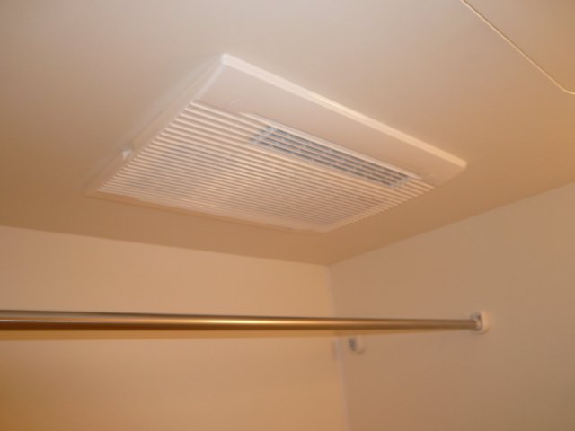 ヴィアーレ・ガーナ403号室 浴室乾燥機