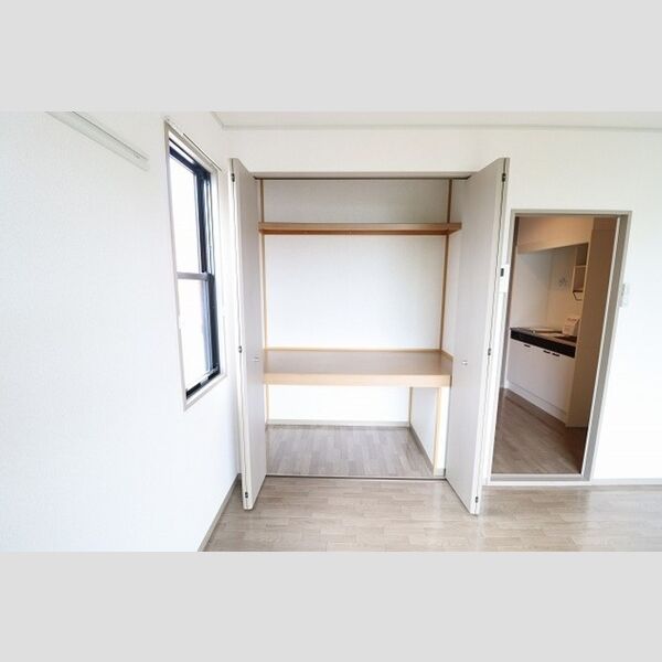 フライハイツラオム 物入