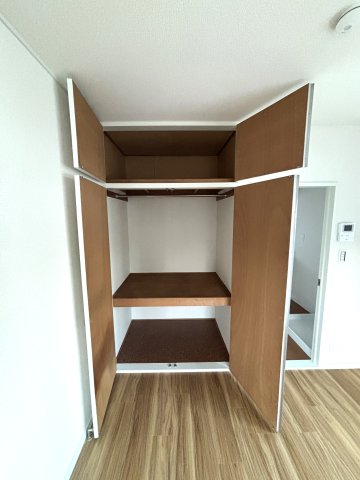 トラッドワカシマⅡ305号室 上段収納も付いております♪