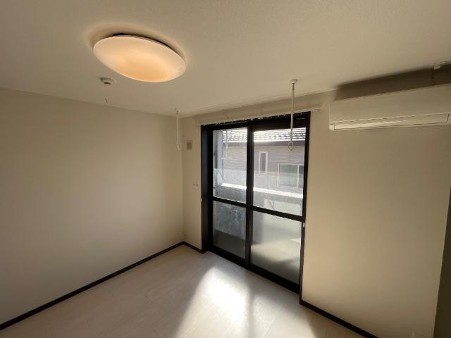 グランドロータス聖蹟202号室 室内