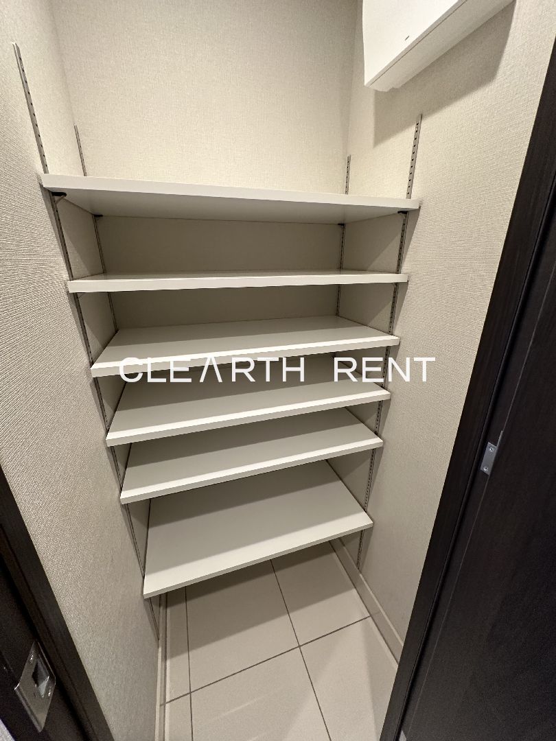 コンシェリア目黒本町 ＴＨＥ ＲＥＳＩＤＥＮＣＥ4階 玄関は靴だけの収納にとどまらないシューズインクローゼット