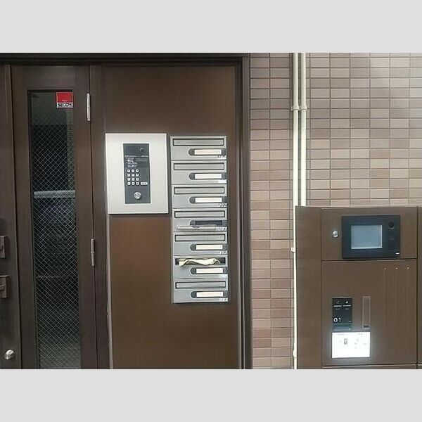 カトルセゾン オートロック、ポスト