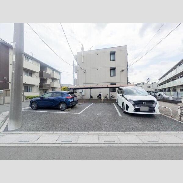 ゴールドパストラル 駐車場
