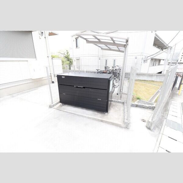 マレアガーデン新横浜F108号室 敷地内ゴミ置き場