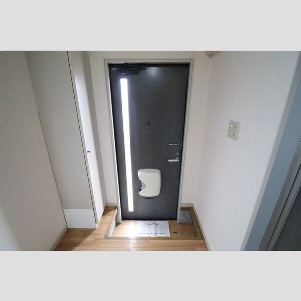 プレミールB 玄関