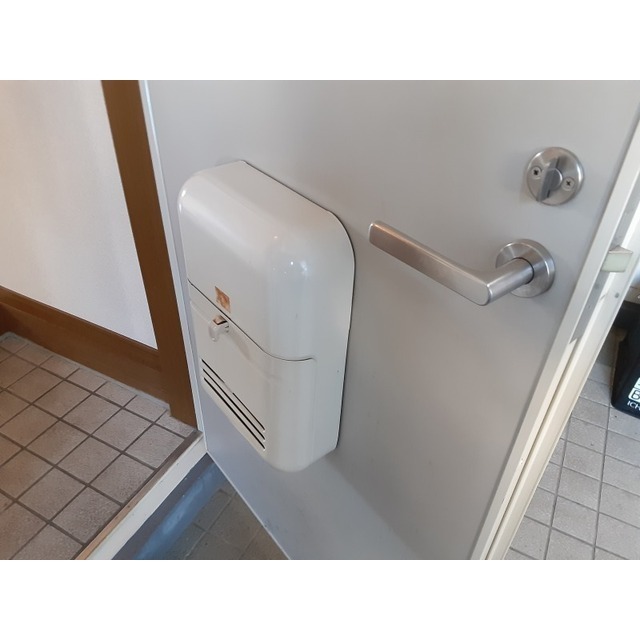 マロンクラッセＥ棟0101号室 ドアポスト