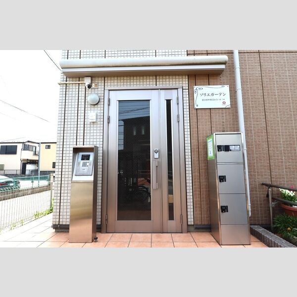 ソリエガーデン202号室 エントランス