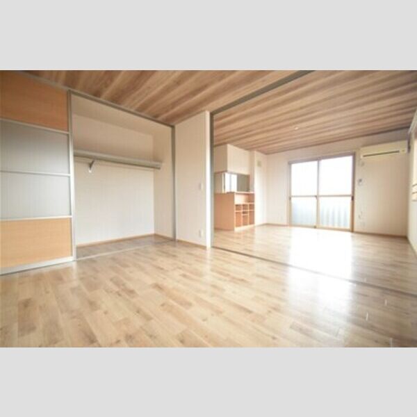 エスポワール201号室 居室とリビングダイニング