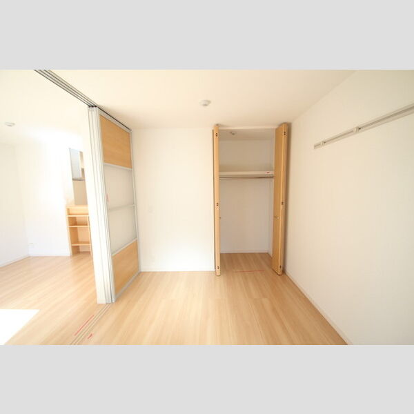 ソレイユ103号室 洋室には収納スペースがあります!