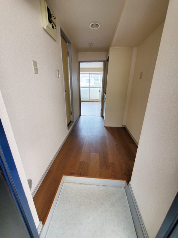 ルピナス2階 玄関