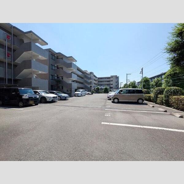 レジデンス新百合ヶ丘　B棟 駐車場