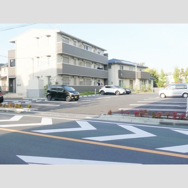 オークビレッジ5103号室 外観と駐車場