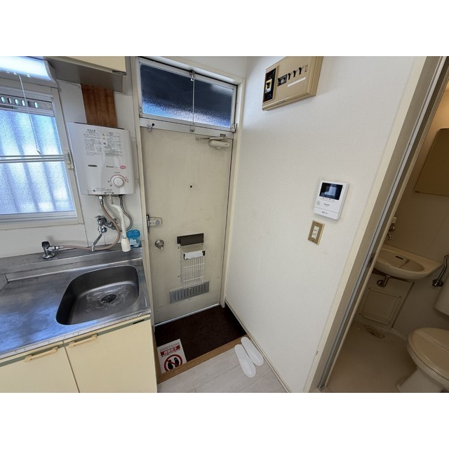 レピュート高岡B 玄関