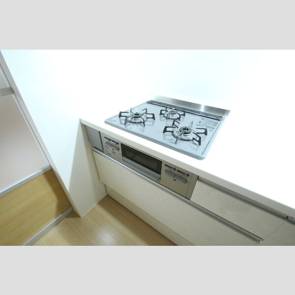 ノーブル・ルミナス笹塚102号室 102号室　3口キッチン