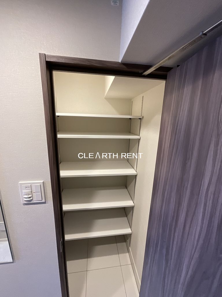 コンシェリア渋谷笹塚 ＜ＰＲＥＭＩＵＭ ＶＩＥＷ＞ たっぷり収納できるシューズインクローゼット