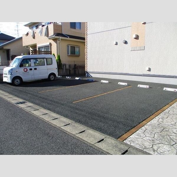 ルーチェ 駐車場