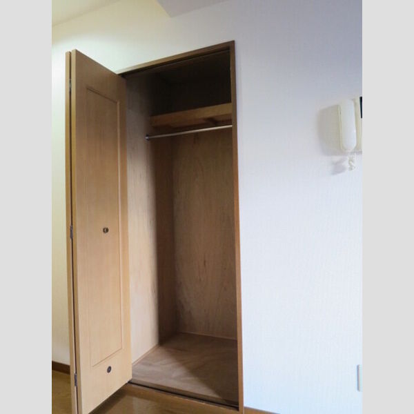 アバンドーネ高橋205号室 リビングルーム収納